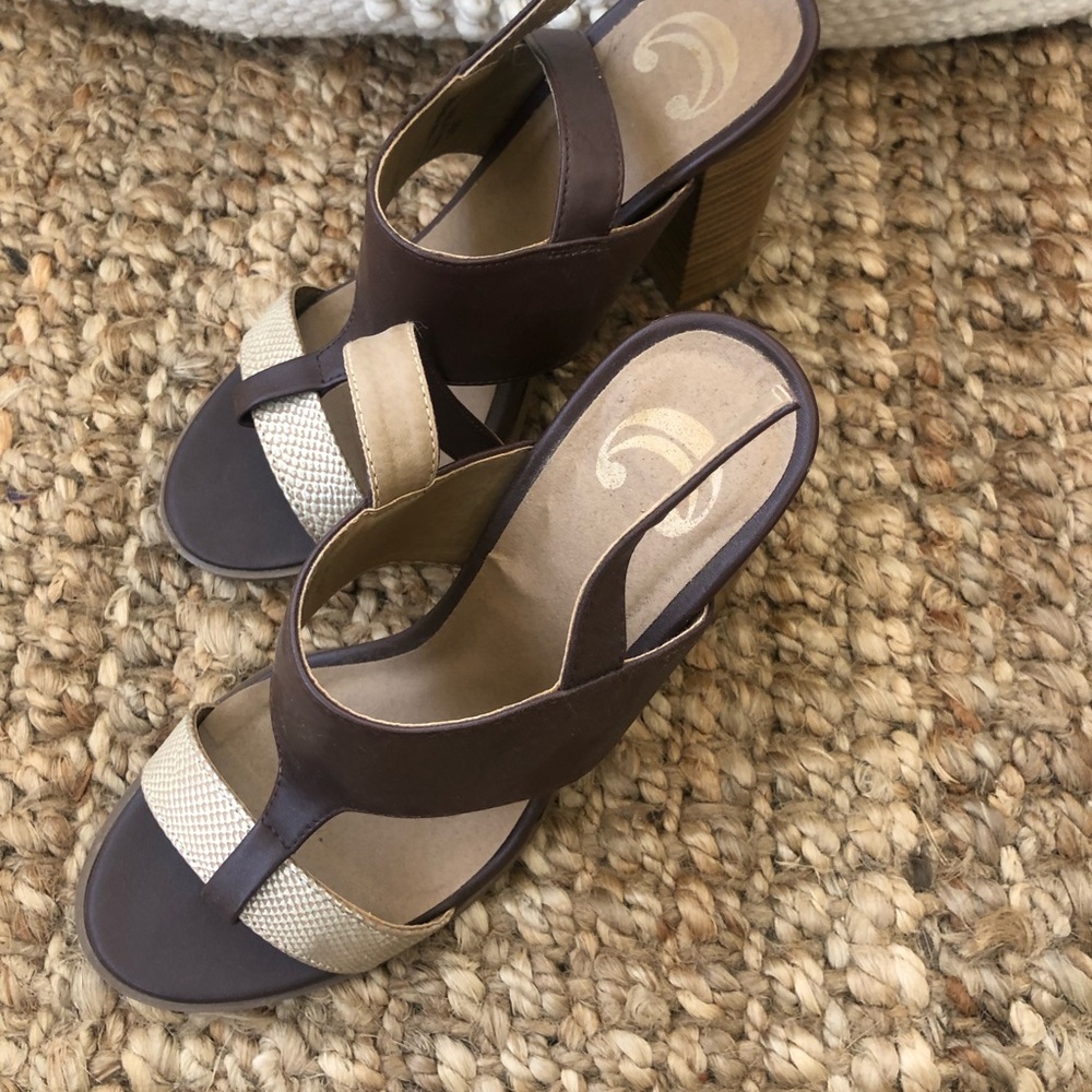 Brown and Gold Heels - Picture 4 of 6